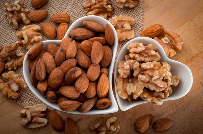 Walnuts vs Almonds, a comparison of their uses and health benefits