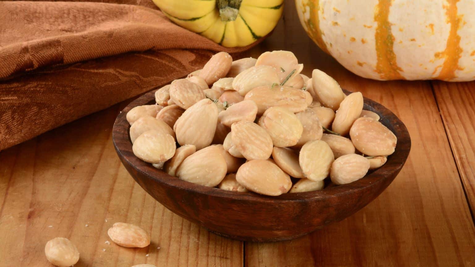 Almond nuts varieties